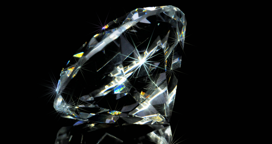 Das Geheimnis des Diamanten: Eine Reise durch Zeit, Tiefe und Eleganz