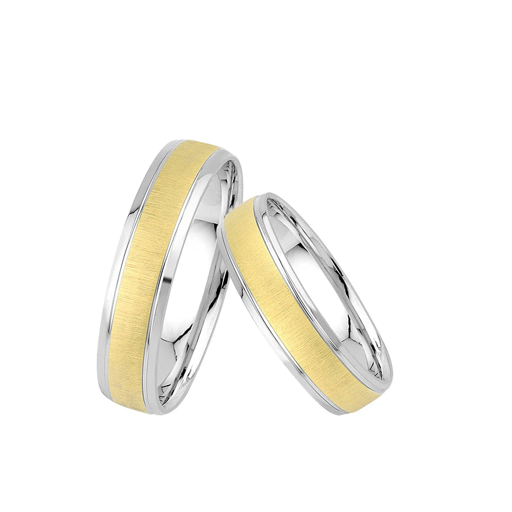 Central Trauringe Classics F504 – Zeitlose Eleganz in Weiß- und Gelbgold Die Central Trauringe Classics F504 aus der Classics Kollektion verkörpern schlichte Eleganz und zeitlose Schönheit durch die Kombination von Weißgold und Gelbgold.  Spezifikationen und Details: Gesamt-Carat: 0,000 ct. Standardbreite: 5,00 mm Standardhöhe: 1,00 mm Material: 375 Weißgold, 375 Gelbgold Diese Trauringe zeichnen sich durch ihr elegantes Design aus, das durch den Einsatz von 375 Weißgold und 375 Gelbgold besticht. Die harmo